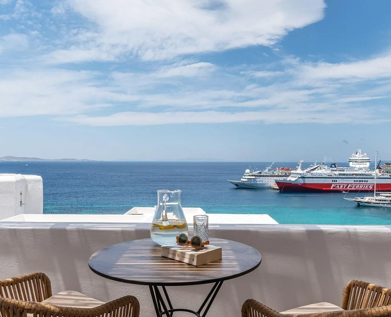 Avra Apartments Tourlos