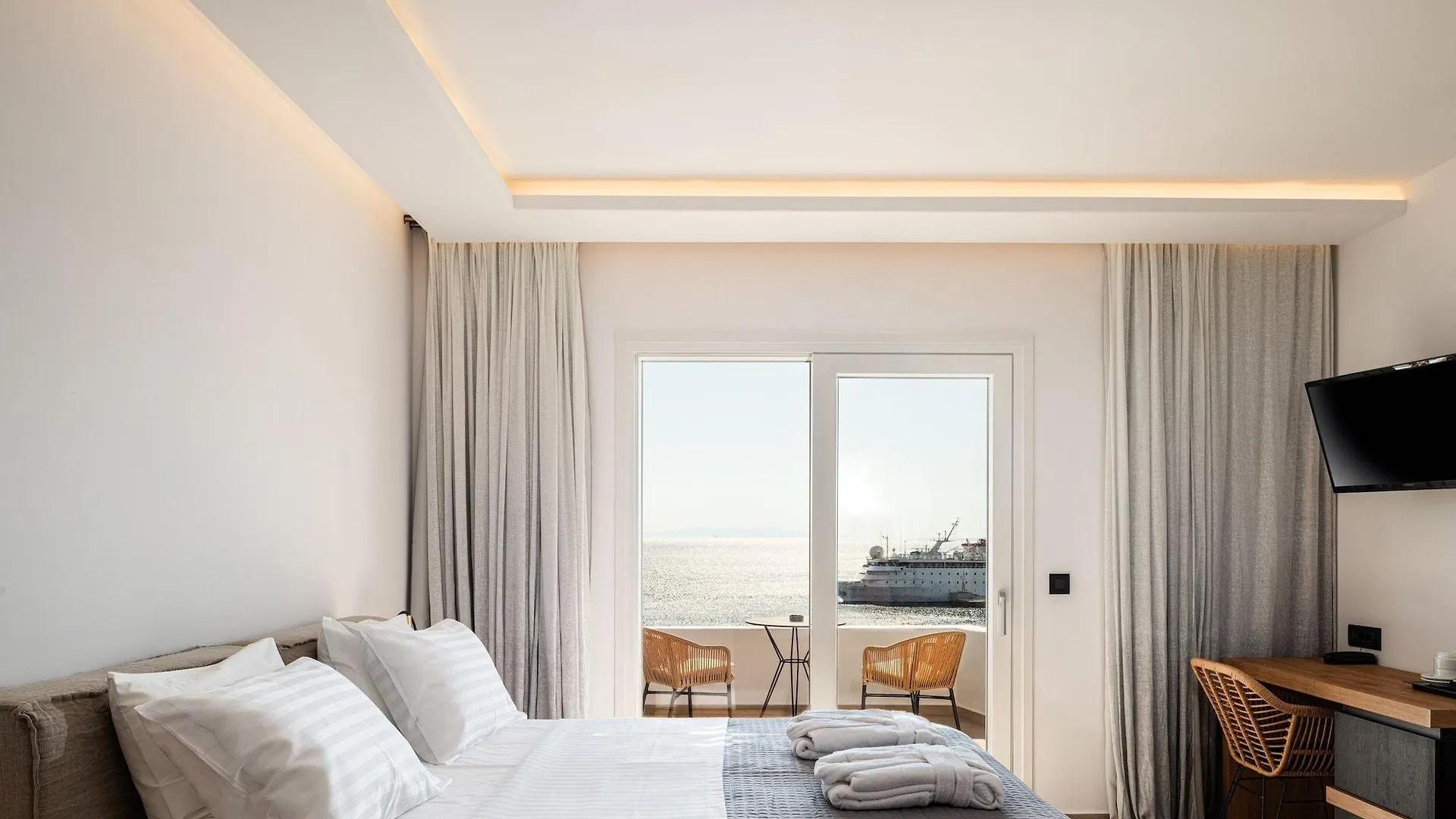 Avra Apartments Tourlos