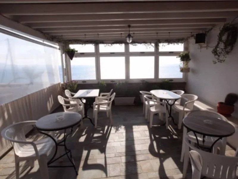 Avra Apartments Tourlos