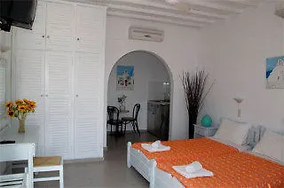 Avra Apartments Tourlos